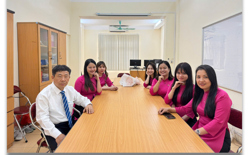 Sinh vi&ecirc;n Ng&agrave;nh Thương mại điện tử Đại học Thủy lợi thực h&agrave;nh