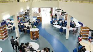 Sinh vi&ecirc;n Ng&agrave;nh Thương mại điện tử Đại học Thủy lợi học tập tại thư viện