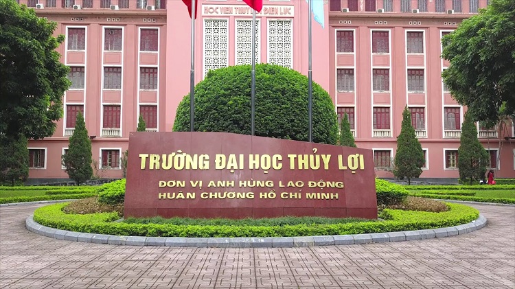 Sinh viên thi cử Đại học Thủy lợi làm bài thi tự luận, vấn đáp, trắc nghiệm
