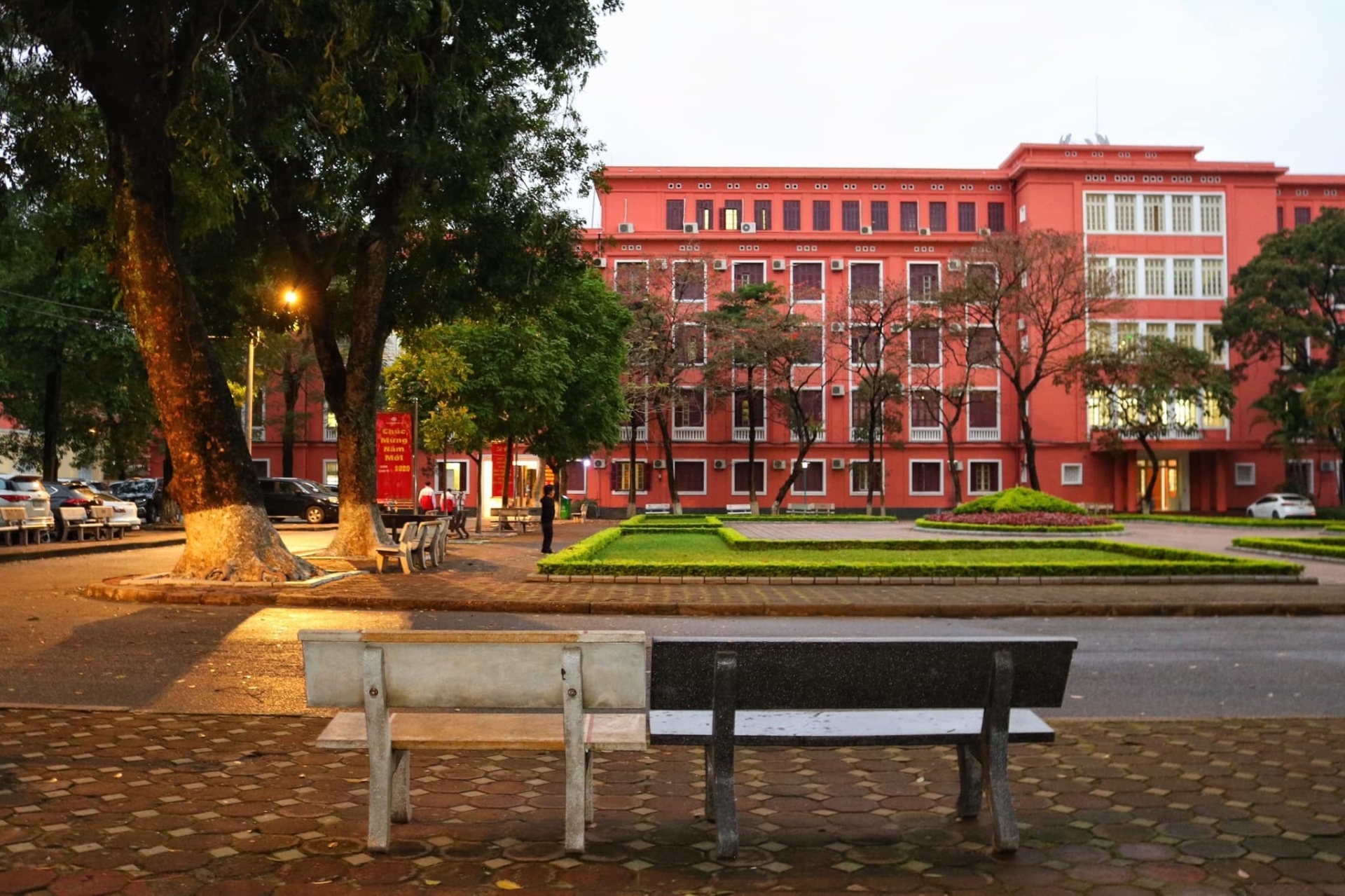 Hướng dẫn sinh viên Đại học Thủy lợi cách mua tài liệu, giáo trình giá rẻ. Review Quán photo Đoàn trường (uy tín, sát đề) và các quán tại Ngõ 95 Chùa Bộc (nhiều đề thi cũ). Bí kíp tiết kiệm tiền sách vở cho tân sinh viên.